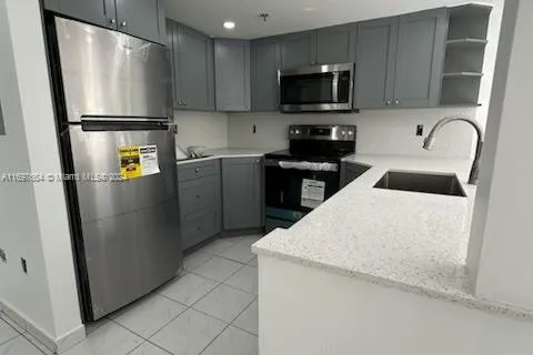 9 E 4th St # 204, Hialeah FL 33010