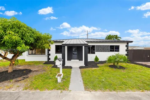 331 W 40th Pl, Hialeah FL 33012