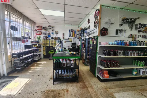 3021 NW 7th St, Miami FL 33125