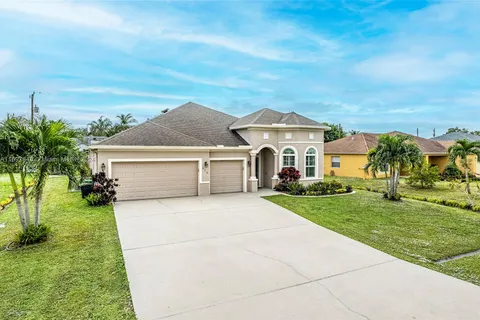 474 SW Dauphin Ave, Port St. Lucie FL 34953