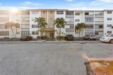 211 NE 8th Ave # 207, Hallandale Beach FL 33009