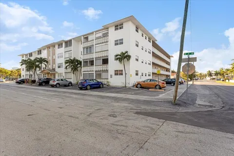 211 NE 8th Ave # 207, Hallandale Beach FL 33009