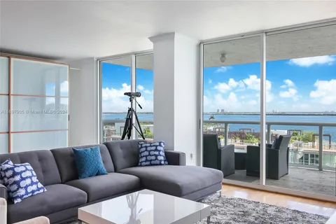 10 Venetian Way # 902, Miami Beach FL 33139