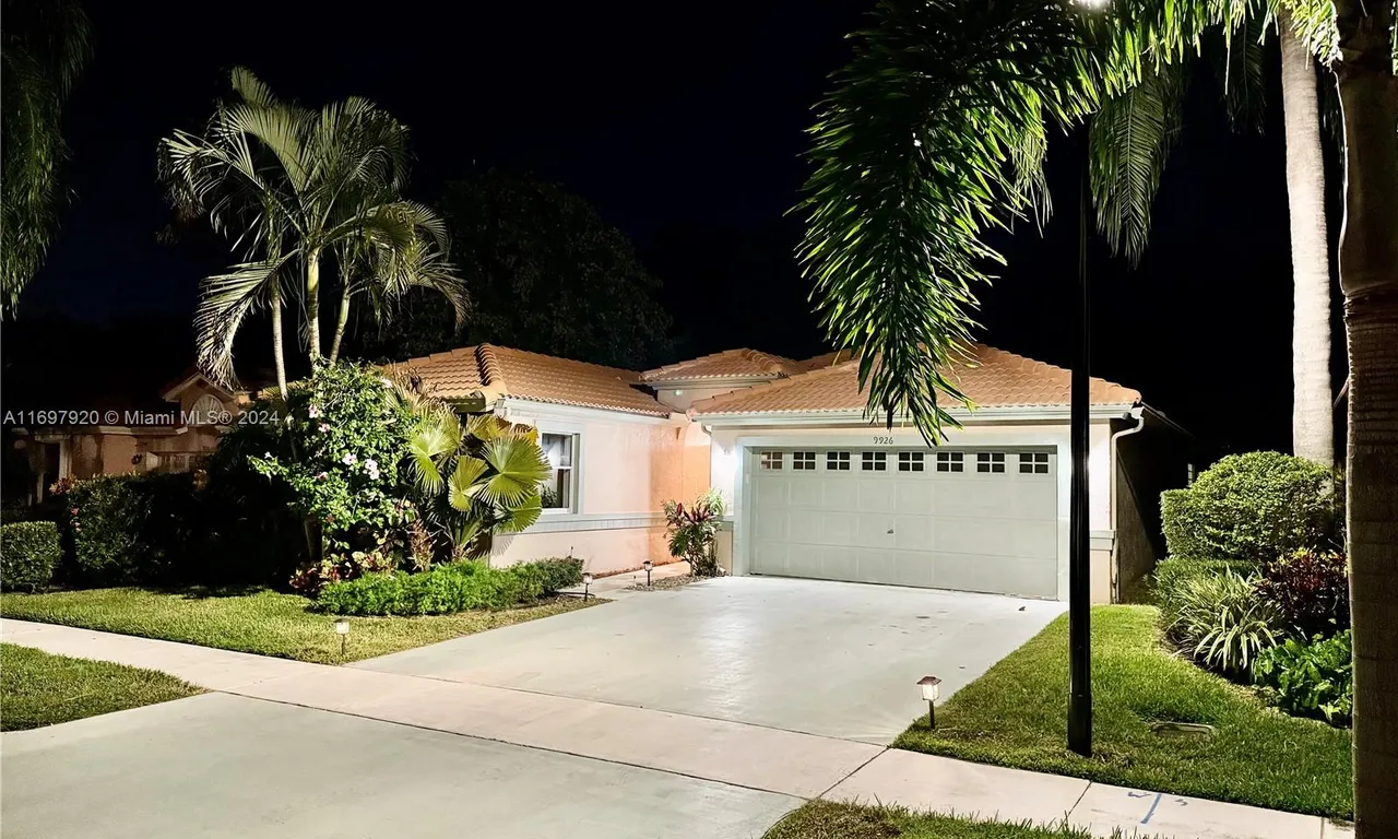 9926 Harbour Lake Cir, Boynton Beach FL 33437