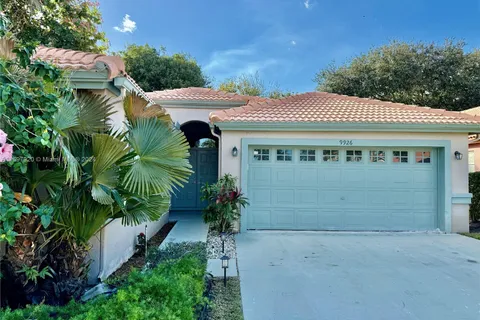 9926 Harbour Lake Cir, Boynton Beach FL 33437