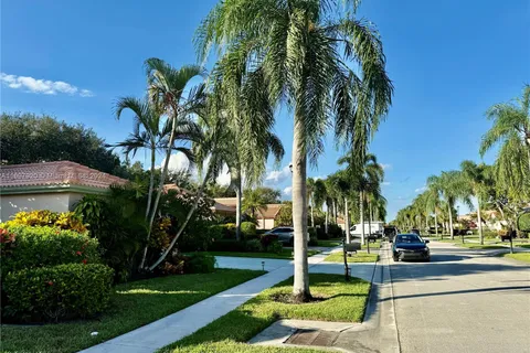 9926 Harbour Lake Cir, Boynton Beach FL 33437