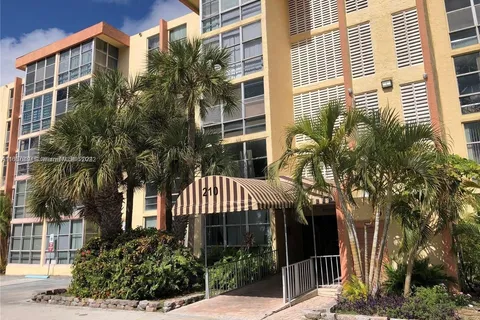 210 172  St # 423, Sunny Isles Beach FL 33160