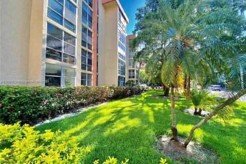 210 172  St # 423, Sunny Isles Beach FL 33160