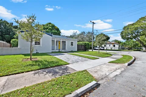 2396 SW 20th St, Miami FL 33145