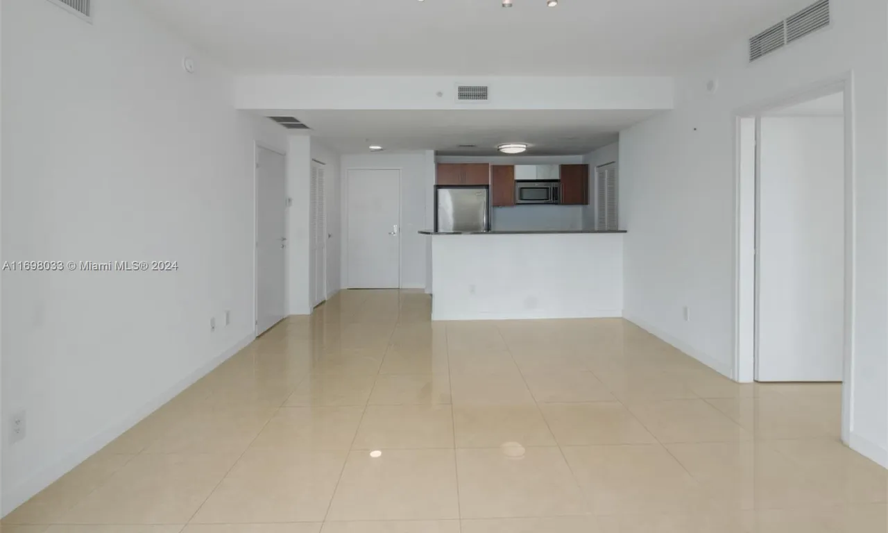 300 S Biscayne Blvd # 2212, Miami FL 33131