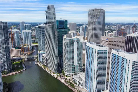 300 S Biscayne Blvd # 2212, Miami FL 33131