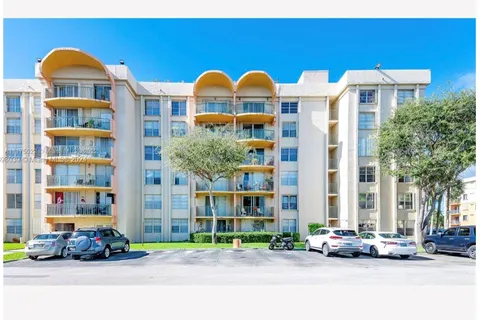 9350 Fontainebleau Blvd # 203, Miami FL 33172