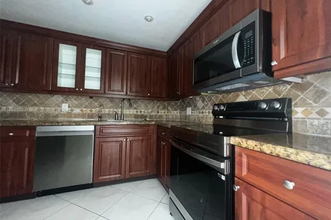 3800 Hillcrest Dr # 921, Hollywood FL 33021