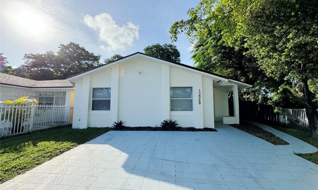 12068 SW 210th St, Miami FL 33177