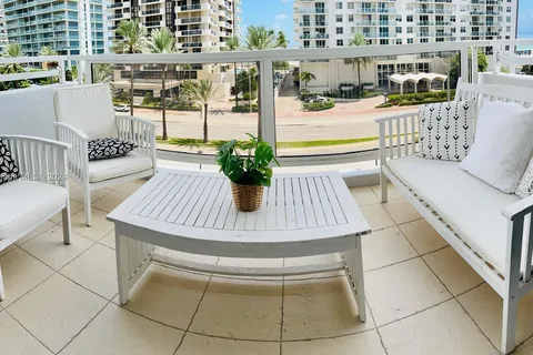 5700 Collins Ave # 5B, Miami Beach FL 33140