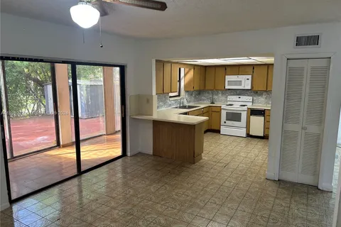 9236 SW 4th Ter # 1V, Miami FL 33174