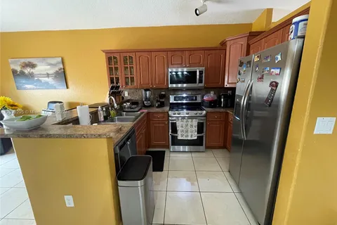 7772 NW 200 Ln, Hialeah FL 33015