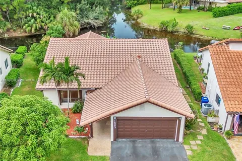 1600 Riverwood Ln, Coral Springs FL 33071