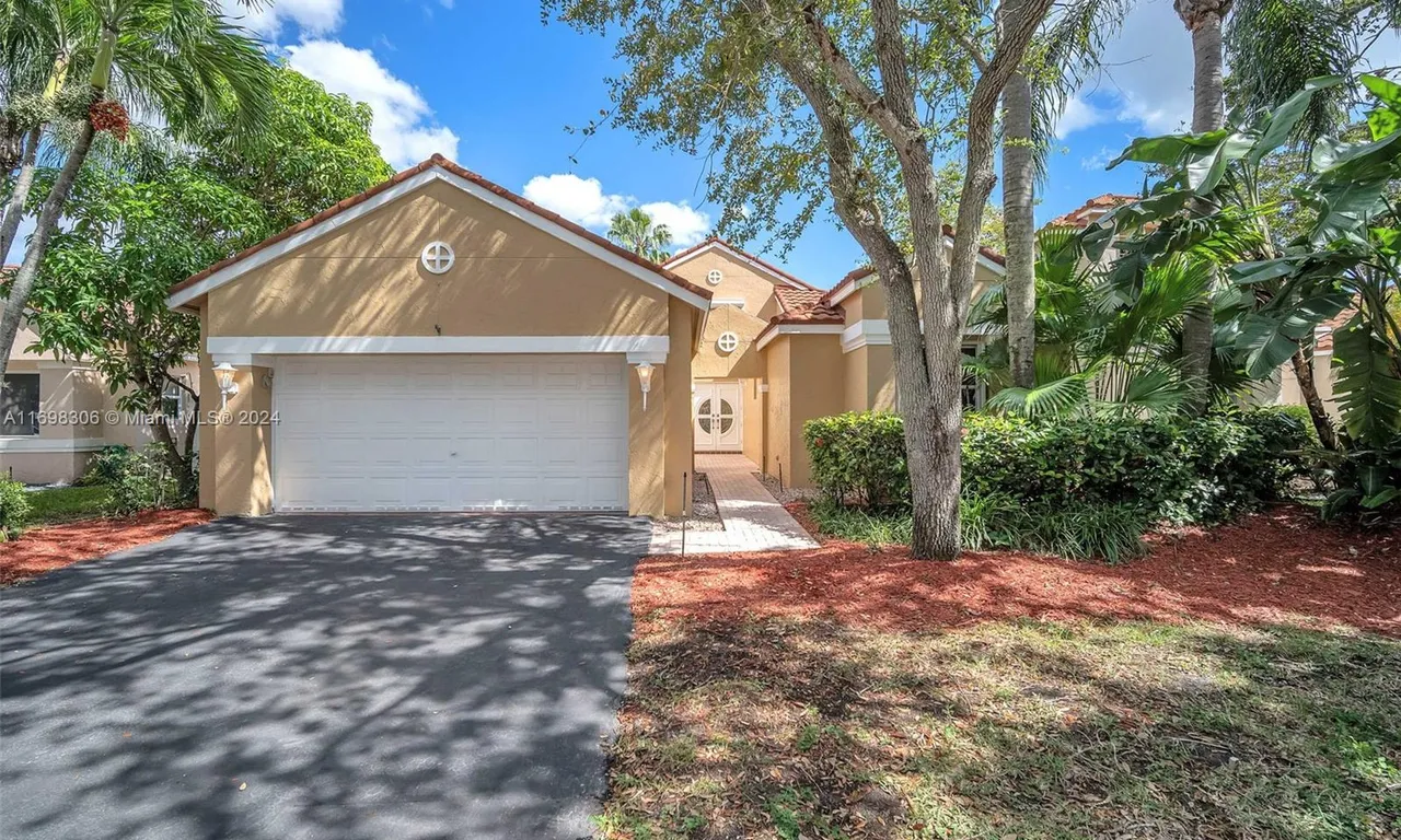 1525 Seabay Rd, Weston FL 33326