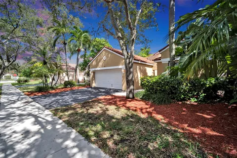 1525 Seabay Rd, Weston FL 33326