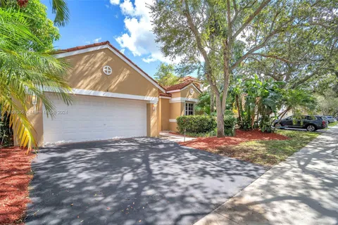 1525 Seabay Rd, Weston FL 33326