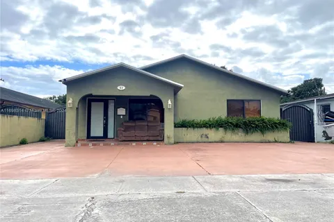 62 W 44th St # 0, Hialeah FL 33012