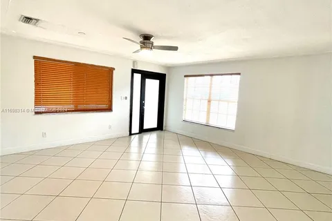 62 W 44th St # 0, Hialeah FL 33012