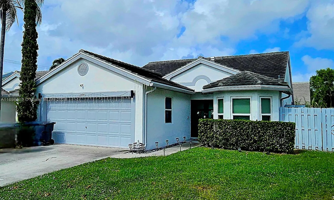 2975 Torrey Pine Ln, Lake Worth FL 33462