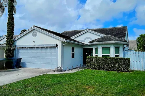 2975 Torrey Pine Ln, Lake Worth FL 33462