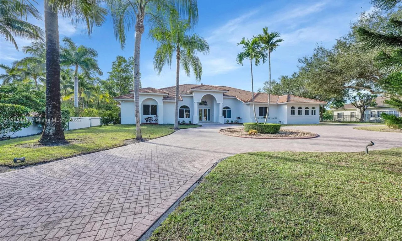 7260 SW 100th St, Pinecrest FL 33156