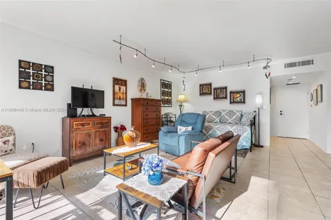 800 West Ave # 532, Miami Beach FL 33139