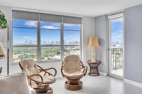 4101 Pine Tree Dr # 1702, Miami Beach FL 33140