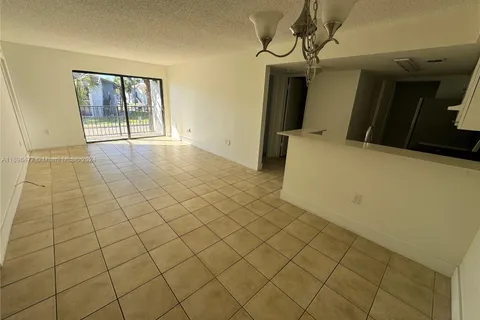 7135 NW 179th St # 209, Hialeah FL 33015