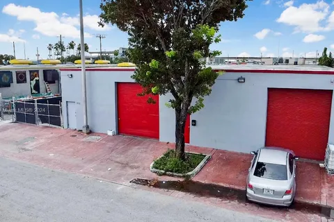 1054 E 27th St, Hialeah FL 33013