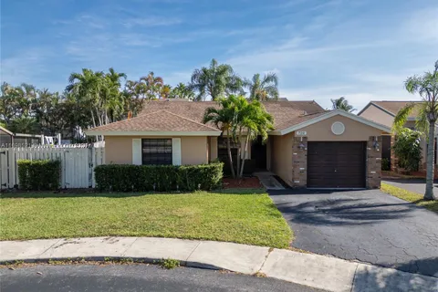 720 Shiloh Ter, Davie FL 33325