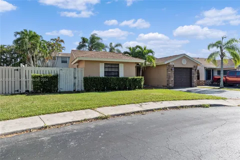 720 Shiloh Ter, Davie FL 33325