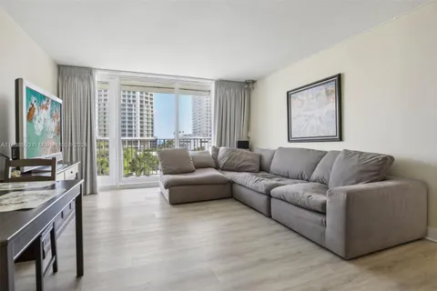 524 Orton Ave # 604, Fort Lauderdale FL 33304