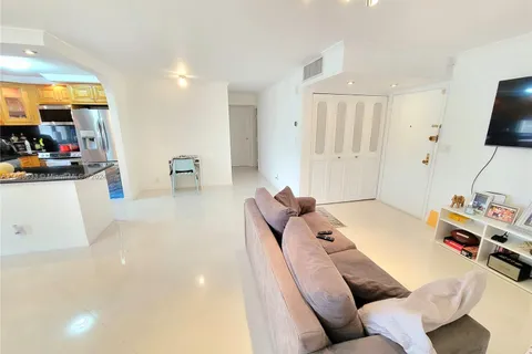 17011 N Bay Rd # 906, Sunny Isles Beach FL 33160