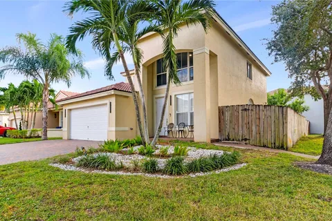 7696 NW 19th St, Pembroke Pines FL 33024