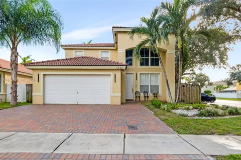 7696 NW 19th St, Pembroke Pines FL 33024