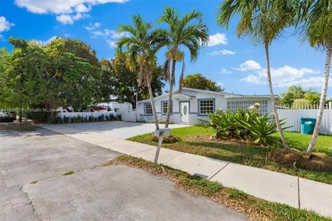 3810 SW 104th Ave, Miami FL 33165