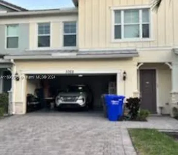 5068 Greenway Dr, Hollywood FL 33021