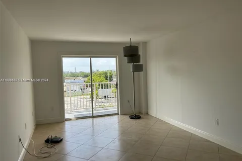 16465 NE 22nd Ave # 508, North Miami Beach FL 33160