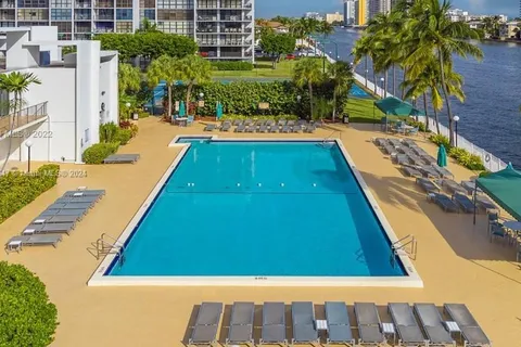 800 Parkview Dr # 527, Hallandale Beach FL 33009