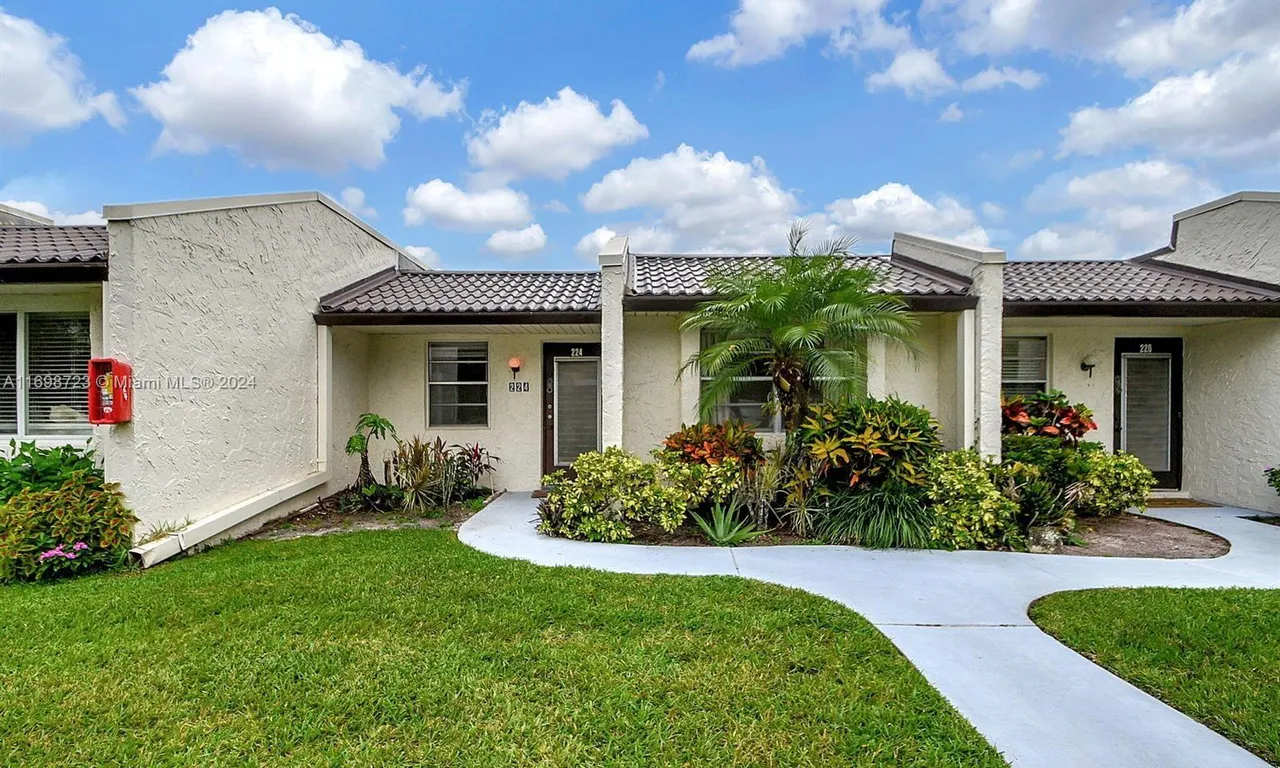 224 Lake Constance Dr, West Palm Beach FL 33411