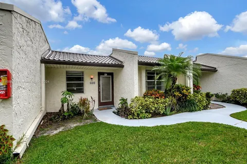 224 Lake Constance Dr, West Palm Beach FL 33411