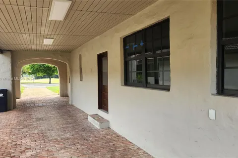 85 Deer Run, Miami Springs FL 33166