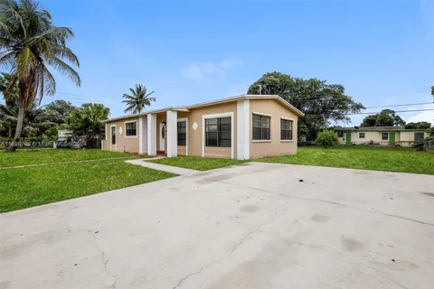 3420 NW 7th St, Lauderhill FL 33311