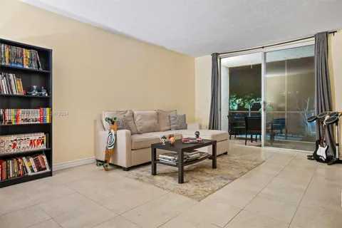 1681 NW 70th Ave # 220, Plantation FL 33313