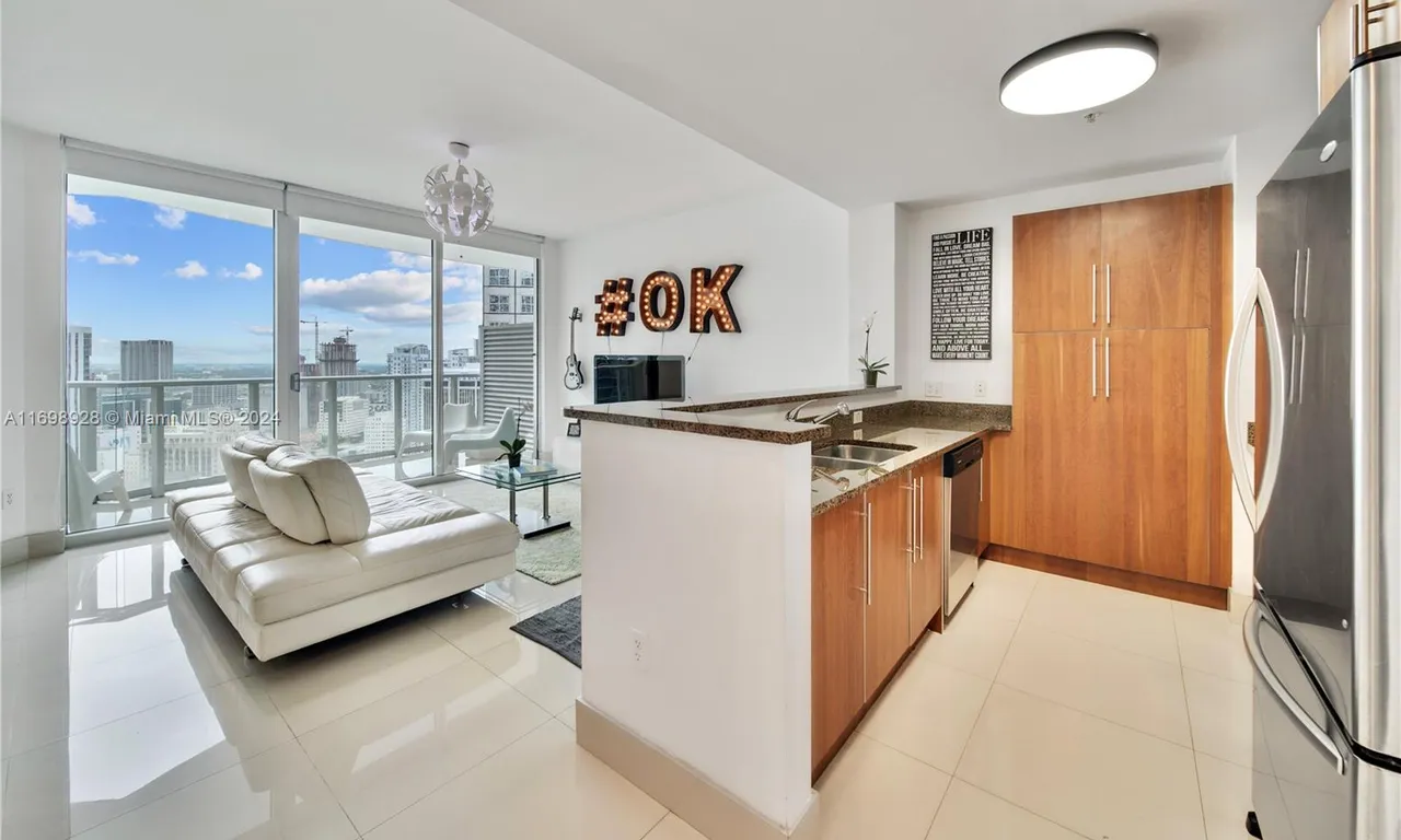 300 S Biscayne Blvd # 3605, Miami FL 33131